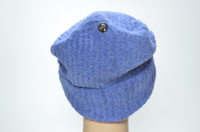 Женская вязаная шапка лазурного цвета с отворотом кашемировая