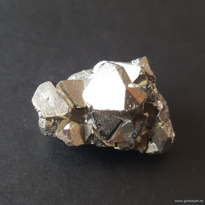 Пирит. Сросток октаэдрических кристаллов. Перу. 40*30*24 мм