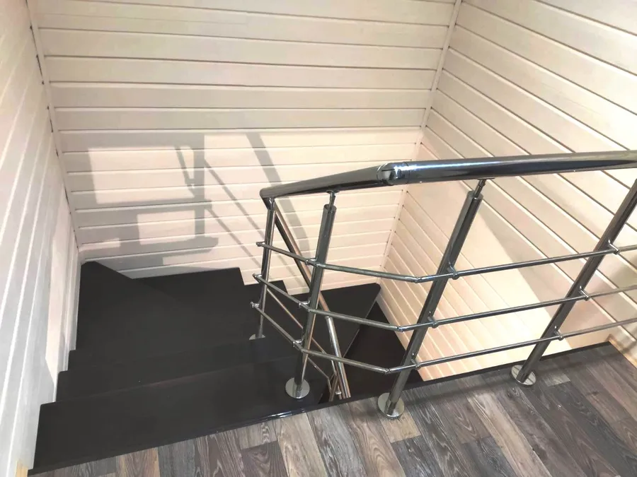 шарнирное соединение на повороте 90 градусов