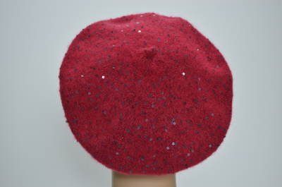 Итальянский берет красного цвета