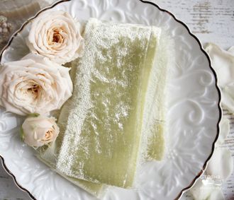 Бархатная лента Pistachio Velvet 4,5 см от производителя "Страна лент"