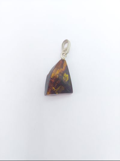 Кулон из темного янтаря 02287