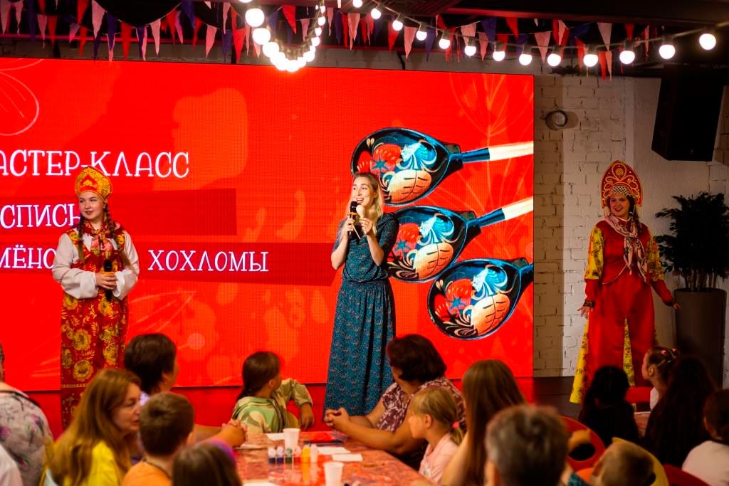 Мастер класс по росписи деревянной ложки "Семеновская Хохлома" в ЦУМе