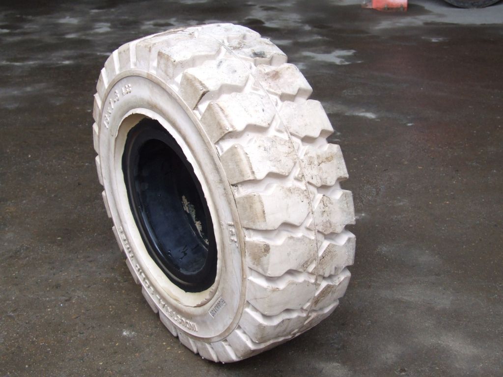 Белая резина 6. Шина цельнолитая 6,00-9. Цельнолитые шины для погрузчиков 20,5 70 16. Колесо погрузчика 6,50-10. Автошина ЛФ-268 8,25-15
