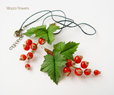 Кулон-брошка с красной смородиной (2 в одном) мини.