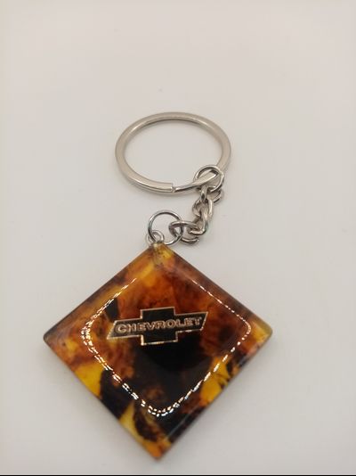 Брелок из натурального янтаря "Chevrolet"