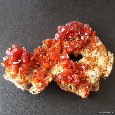 Ванадинит на породе. Марокко. 56*36*14 мм