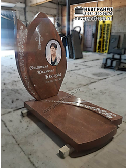 Памятник из красного гранита на могилу 1 КГ