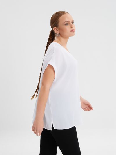 Топ белый с угловым вырезом