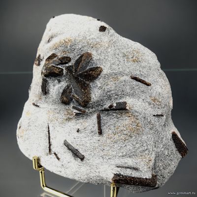 Ставролит, тройник с фрагментами кристаллов на сланце. Россия. 100*95*30мм