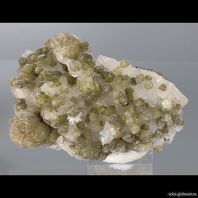 Апофиллит, стильбит, окенит, халцедон. Индия. 54*35*20мм