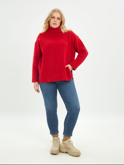 Свитер красного цвета