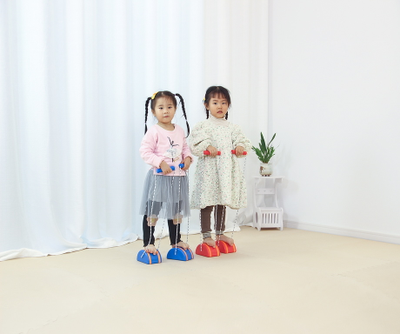 "Шагающие камни" красные