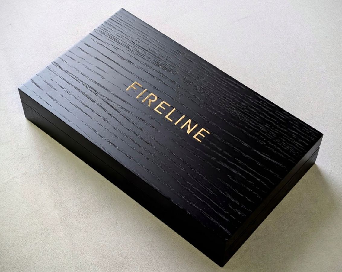 Дуб, эмалевое покрытие с крупными порами.