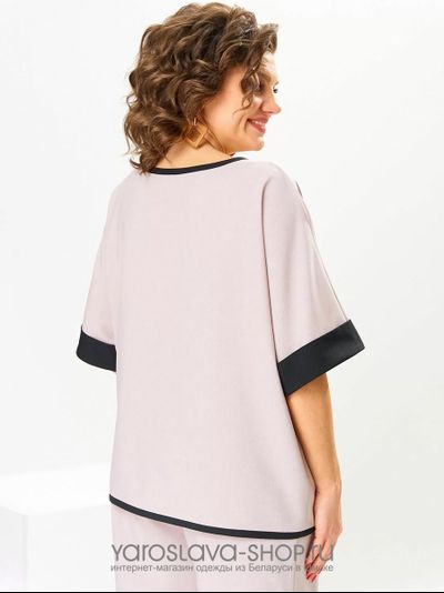 Пудровый брючный комплект с принтом "цветок"