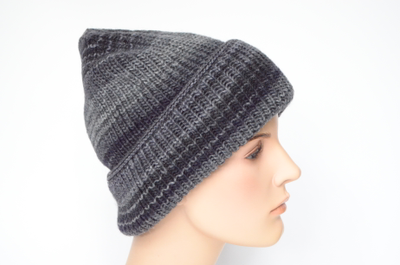 Черная женская шапка с отворотом Италия Вицио