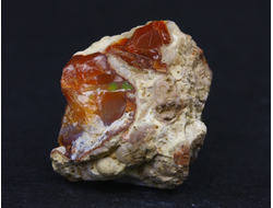 Опал благородный в породе