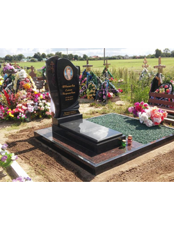 Гранитный памятник женщине Цветок