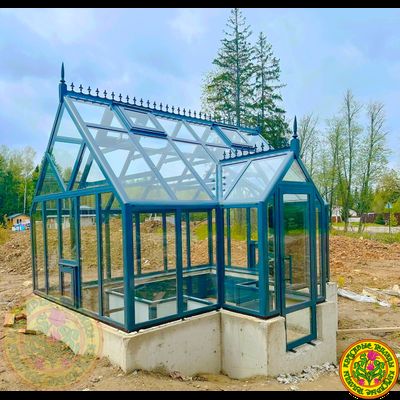 Базовая комплектация теплицы в английском стиле с холлом из стекла и алюминия ЕЛИЗАВЕТА S размером 4000 х 3000