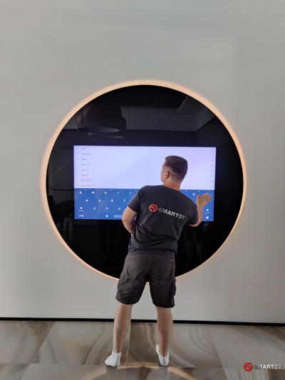 Круглый телевизор Eclipse 2000 GLA