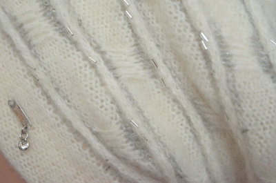 Украшения стеклярусом на вязаном берете Vizio Италия фото