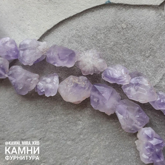 Аметист лавандовый кристаллы без обработки 10-10,5х10-14 мм, цена за нить 19 см