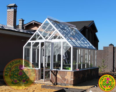 Базовая теплица из стекла в английском стиле Честресфилд