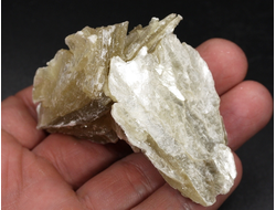 Мусковит, необработанный "дикий" образец, Бразилия (72*42*38 мм, 89 г) №36388