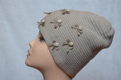 Вязаная шапка с бантиками Vizio Италия 4876 бежевая