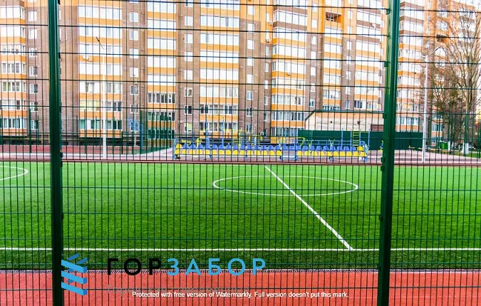 Секционный забор для спортплощадки с установкой под ключ