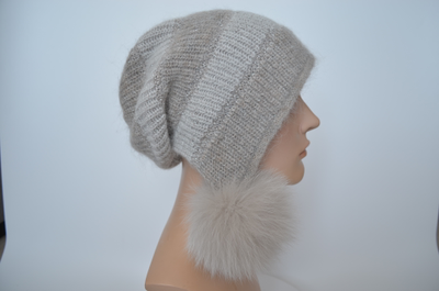 Женская шапка с помпонами Италия