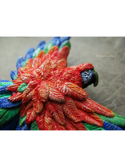 Брошь-птица "Ара, настоящий попугай" из термоглины с микробисером