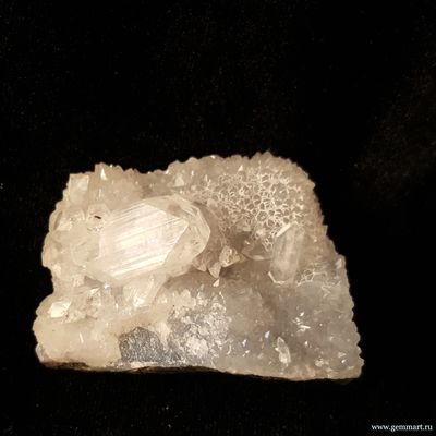 Апофиллит, кристаллы на кварце. 45*36*21мм