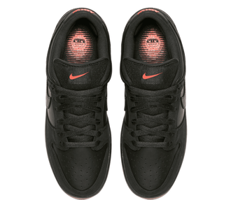 Nike SB Dunk Low Black Pigeon вблизи