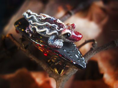 "Саламандра, дитя пламени", миниатюрная фэнтези-брошь (4,5 см)