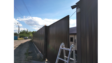 Установка камер видеонаблюдения с разрешением 4 мп 4К. Прокладка в трубах ПНД под газоном.