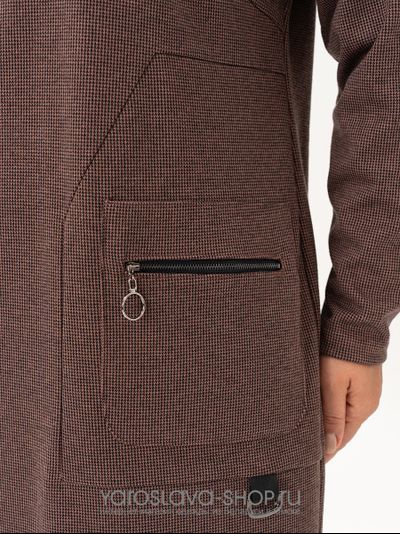 Трикотажное женское платье прямого кроя