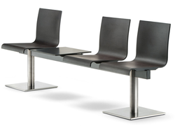 Система сидений для ожидания из трех стульев со столиком Kuadra XL