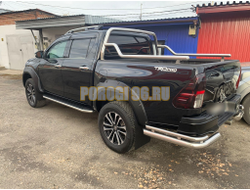 Защита заднего бампера "уголки" двойная d76/42 для Toyota Hilux 2018-