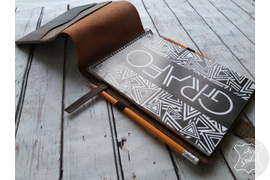 скетчбук из натуральной кожи с гравировкой герба СПб