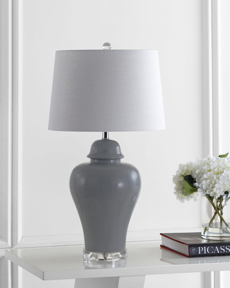 Настольная классическая лампа из серой керамики и серым абажуром.