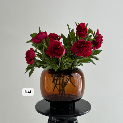 Вазы из темного стекла