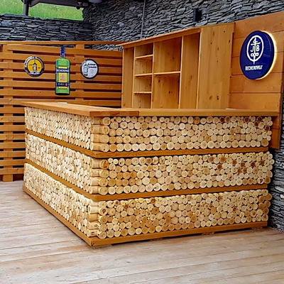 барная стойка из спилов дерева