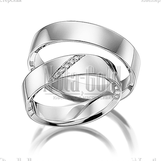 Классические обручальные кольца из белого золота с косой полоской бриллиантов в женском кольце