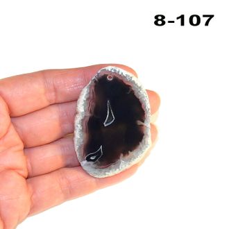 Агат натуральный (срез) черный №8-107: с отв. - 16,9г - 55*39*5мм