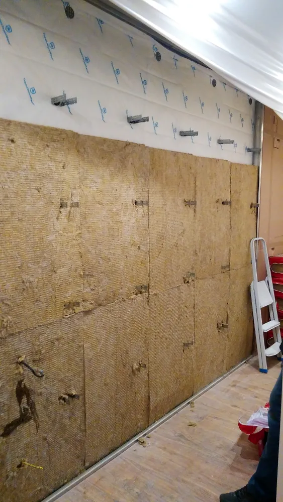 Шумопоглащающие плиты "СтопЗвук БП Прайм" имеют высокую плотность - 65 кг/м3 при толщине всего 27 мм!