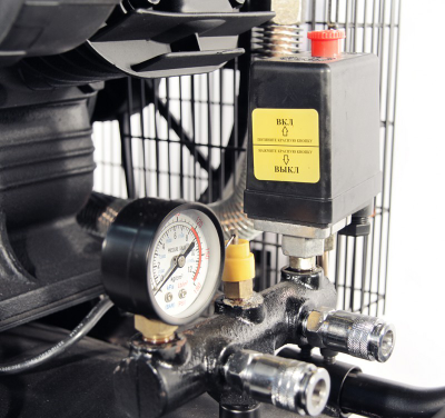 Масляный ременной компрессор FoxWeld AEROMAX 700/150