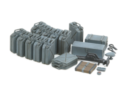 Сборная модель: (Tamiya 35315) Немецкие 20-л канистры, ящики, домкрат и другое оборудование