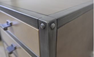 Письменный стол с 2 боковыми тумбами, в стиле loft.