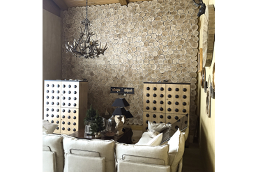 Отделка дубовыми спилами, стены в бане. Частная дача. Работа spilcenter.com